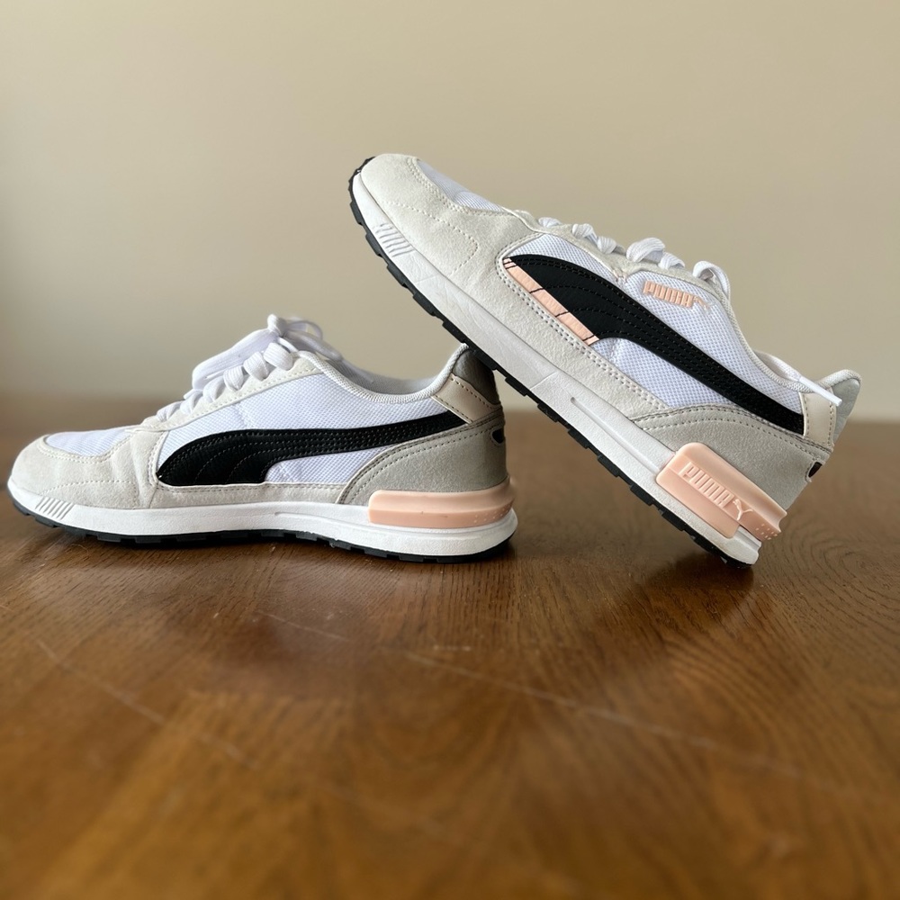 7.5 Puma sneakers, worn only a handful of times!